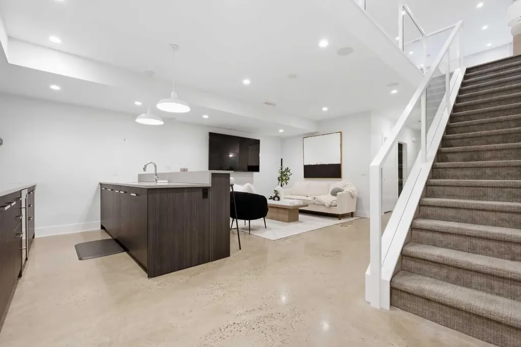 4318 17 Street SW Calgary AB T2T 4P8
