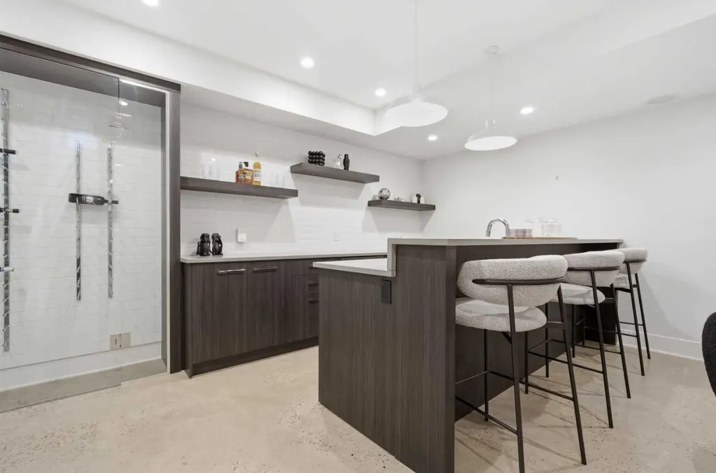 4318 17 Street SW Calgary AB T2T 4P8