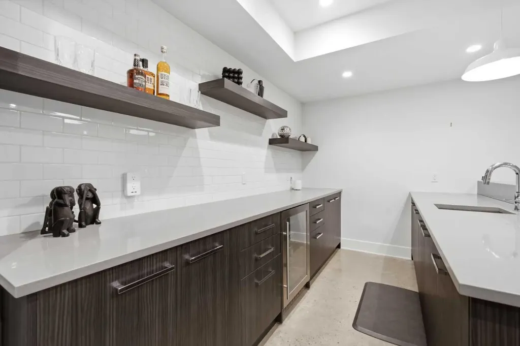 4318 17 Street SW Calgary AB T2T 4P8
