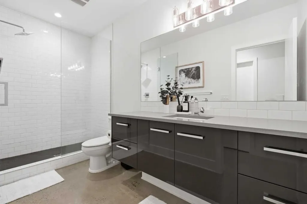 4318 17 Street SW Calgary AB T2T 4P8