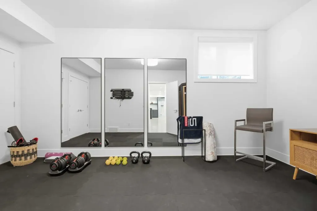 4318 17 Street SW Calgary AB T2T 4P8
