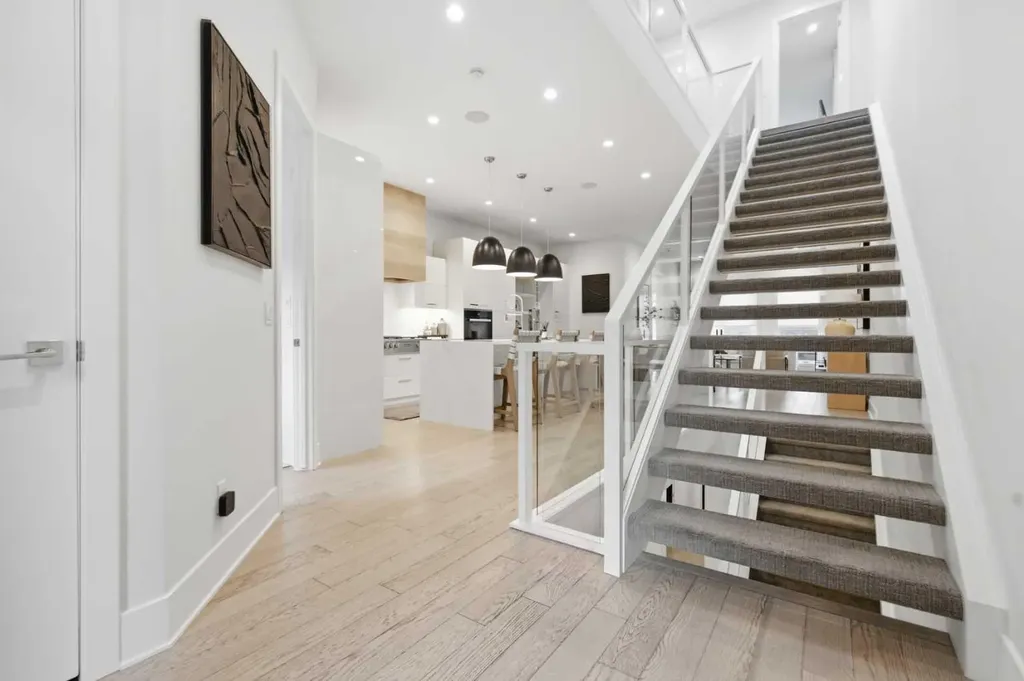 4318 17 Street SW Calgary AB T2T 4P8