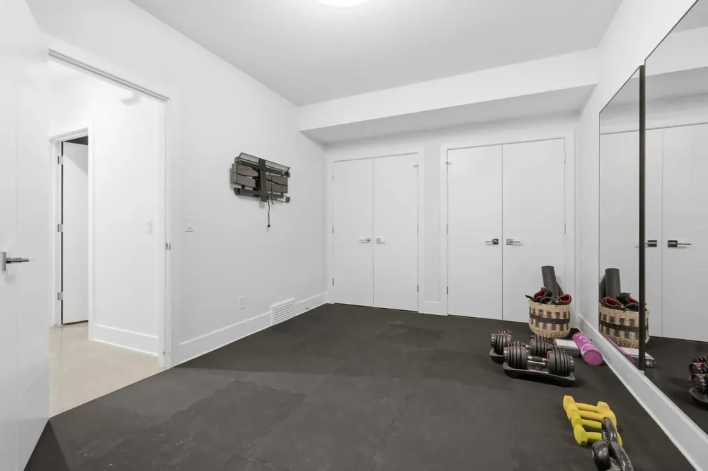 4318 17 Street SW Calgary AB T2T 4P8