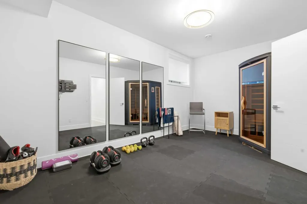 4318 17 Street SW Calgary AB T2T 4P8