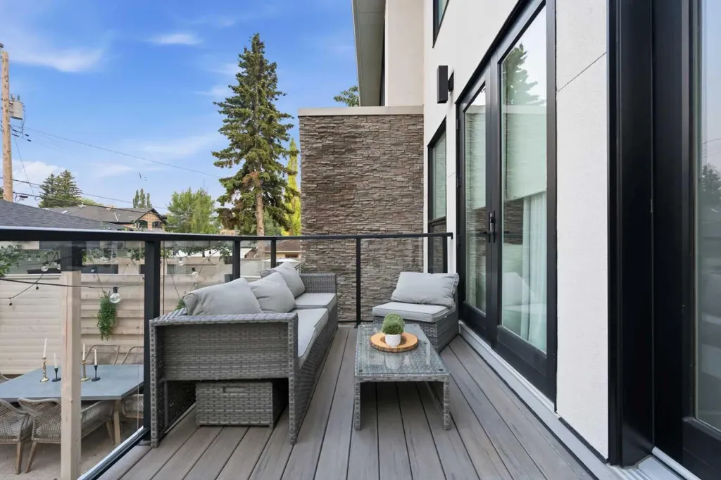 4318 17 Street SW Calgary AB T2T 4P8