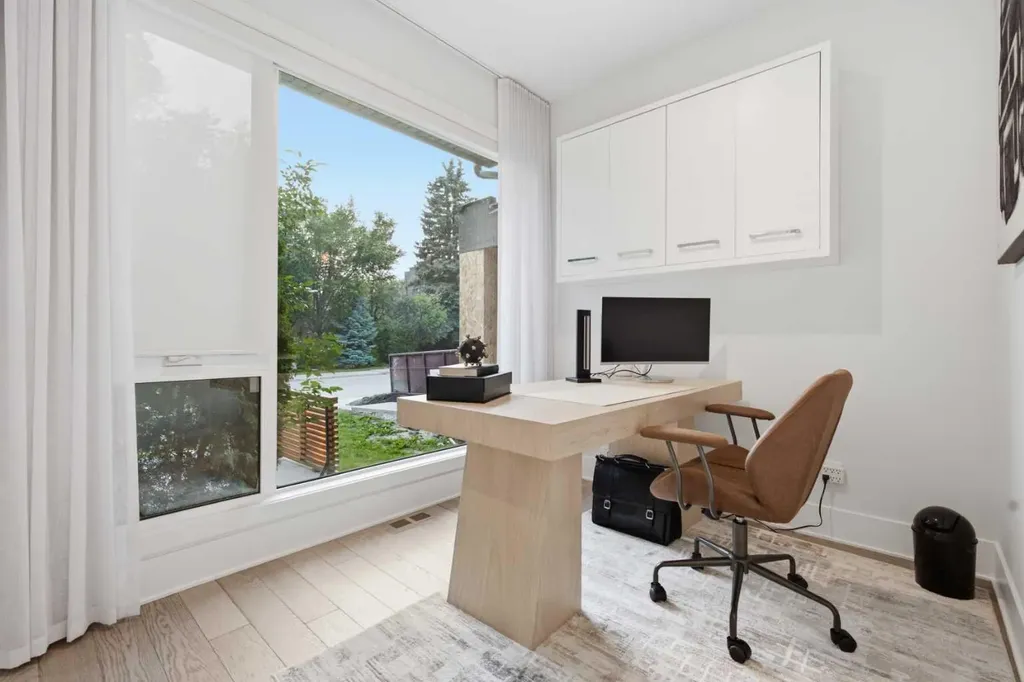 4318 17 Street SW Calgary AB T2T 4P8