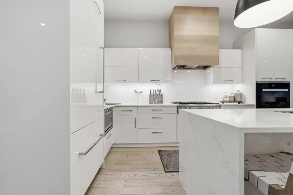 4318 17 Street SW Calgary AB T2T 4P8