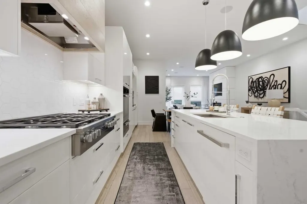 4318 17 Street SW Calgary AB T2T 4P8