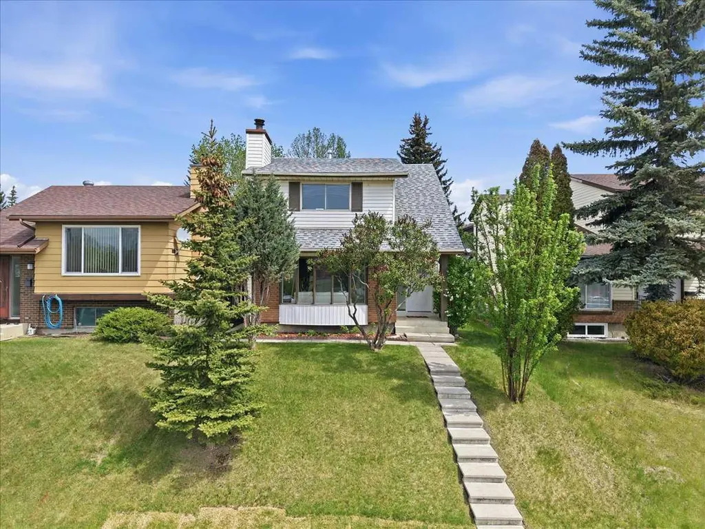 148 Edgedale Way NW Calgary AB T3A 2P9