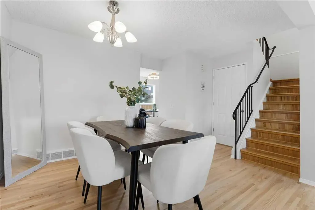148 Edgedale Way NW Calgary AB T3A 2P9