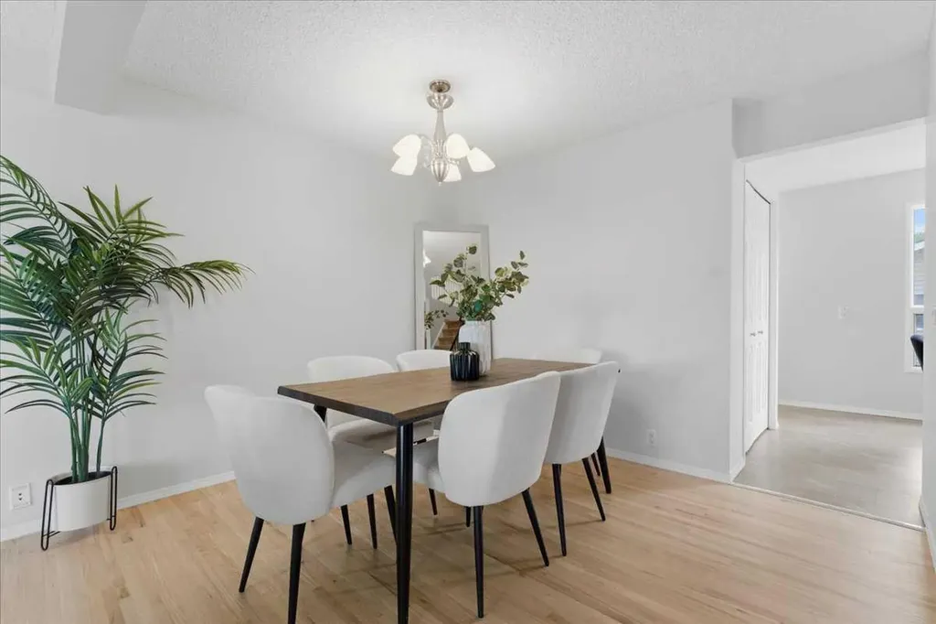 148 Edgedale Way NW Calgary AB T3A 2P9