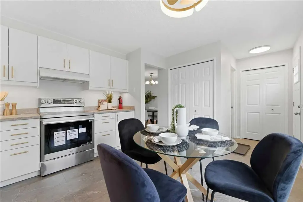 148 Edgedale Way NW Calgary AB T3A 2P9