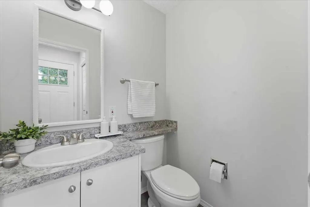 148 Edgedale Way NW Calgary AB T3A 2P9