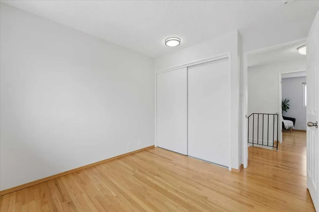148 Edgedale Way NW Calgary AB T3A 2P9