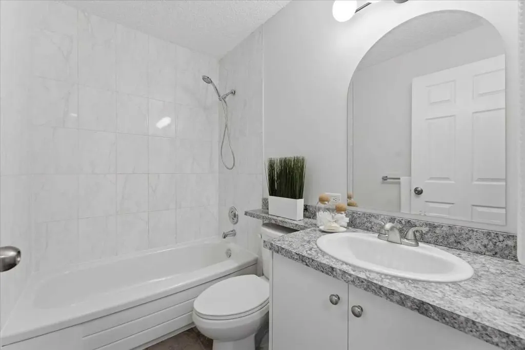 148 Edgedale Way NW Calgary AB T3A 2P9