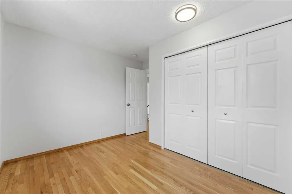 148 Edgedale Way NW Calgary AB T3A 2P9