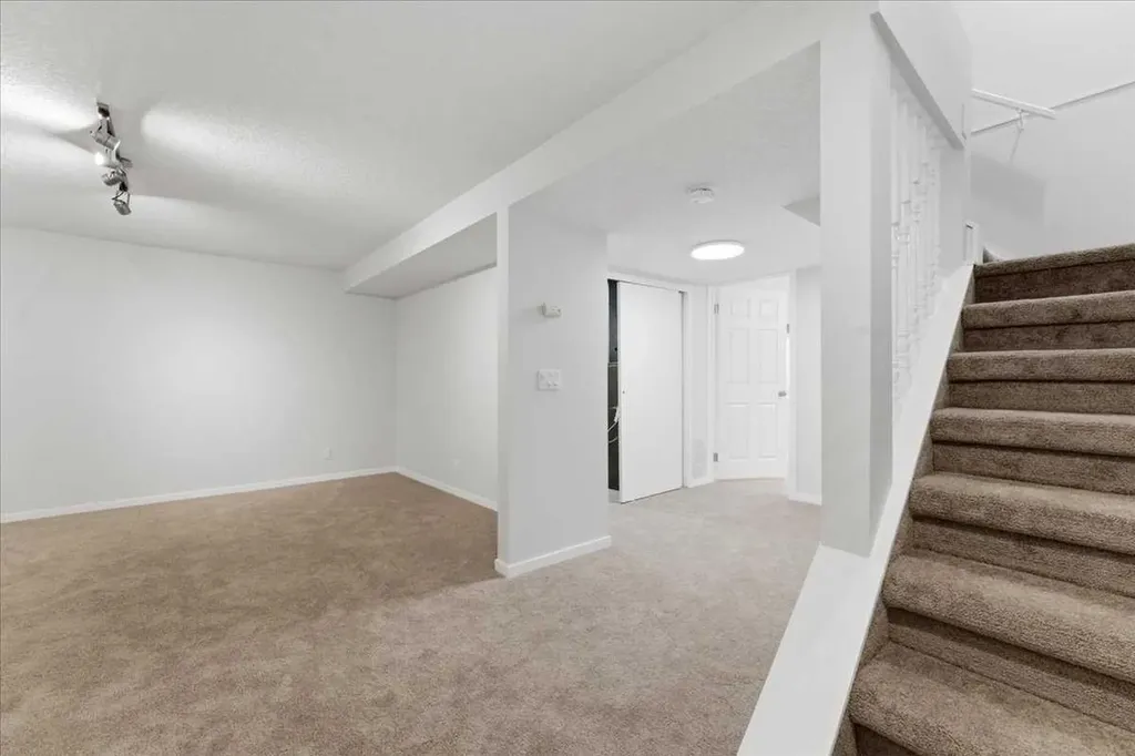 148 Edgedale Way NW Calgary AB T3A 2P9