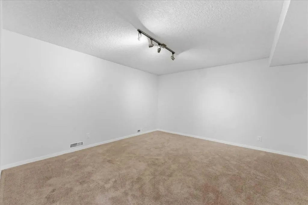 148 Edgedale Way NW Calgary AB T3A 2P9