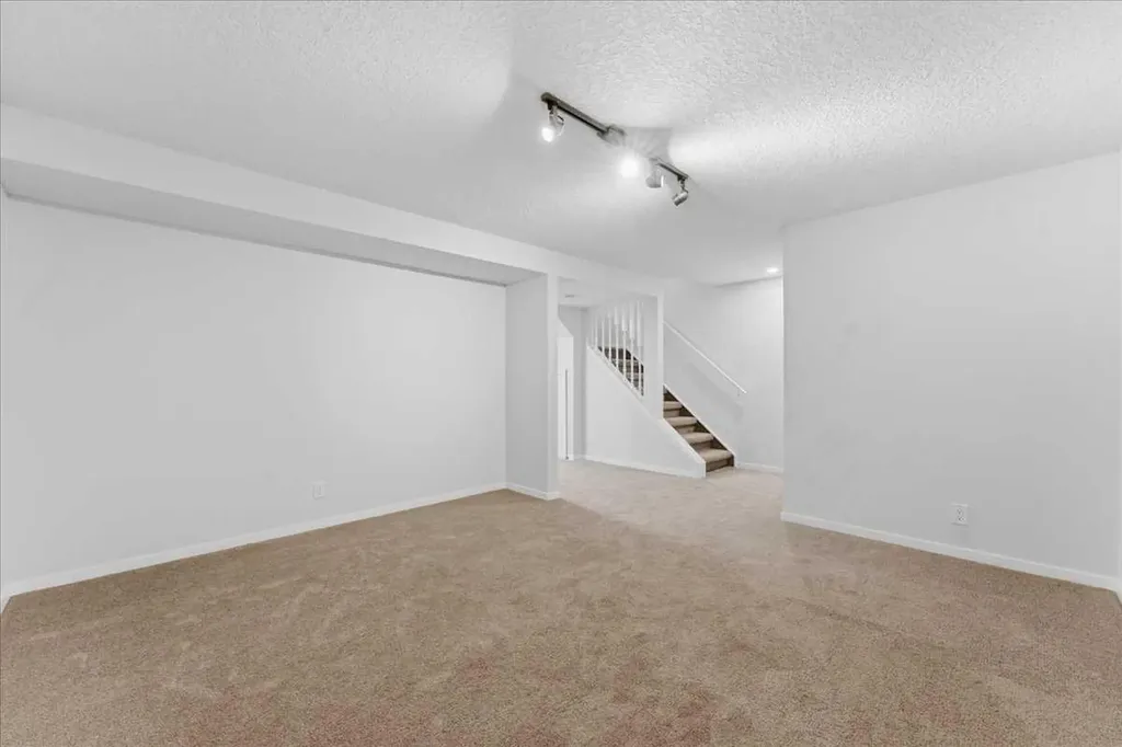 148 Edgedale Way NW Calgary AB T3A 2P9