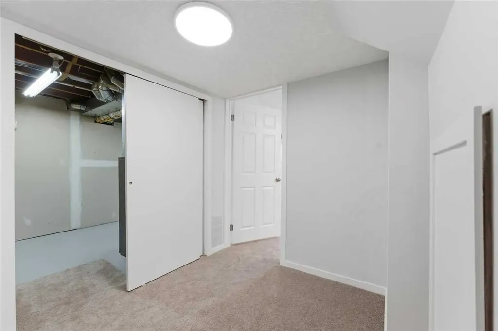 148 Edgedale Way NW Calgary AB T3A 2P9