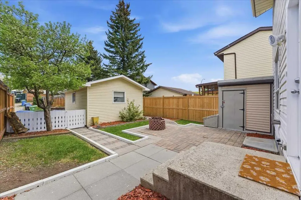 148 Edgedale Way NW Calgary AB T3A 2P9