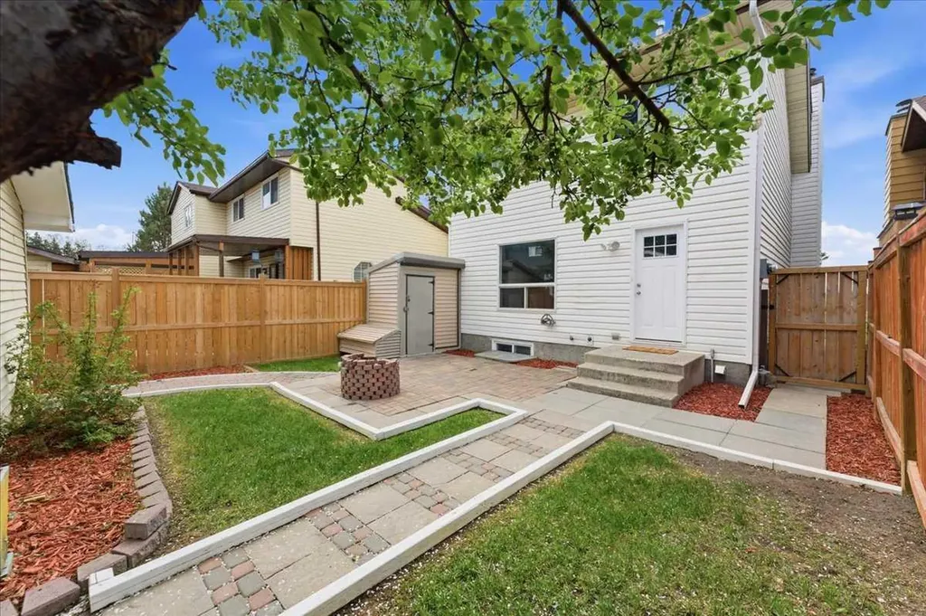 148 Edgedale Way NW Calgary AB T3A 2P9
