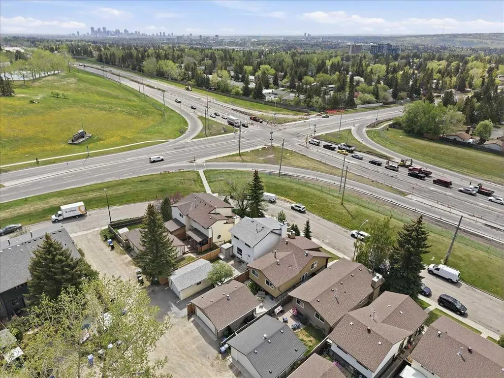 148 Edgedale Way NW Calgary AB T3A 2P9