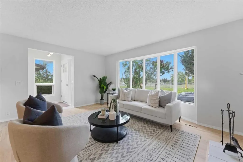 148 Edgedale Way NW Calgary AB T3A 2P9
