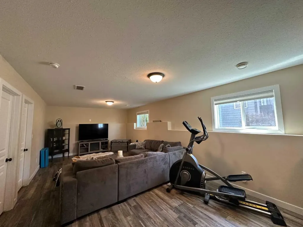 6407 59 Street Ponoka AB T4J 0A2