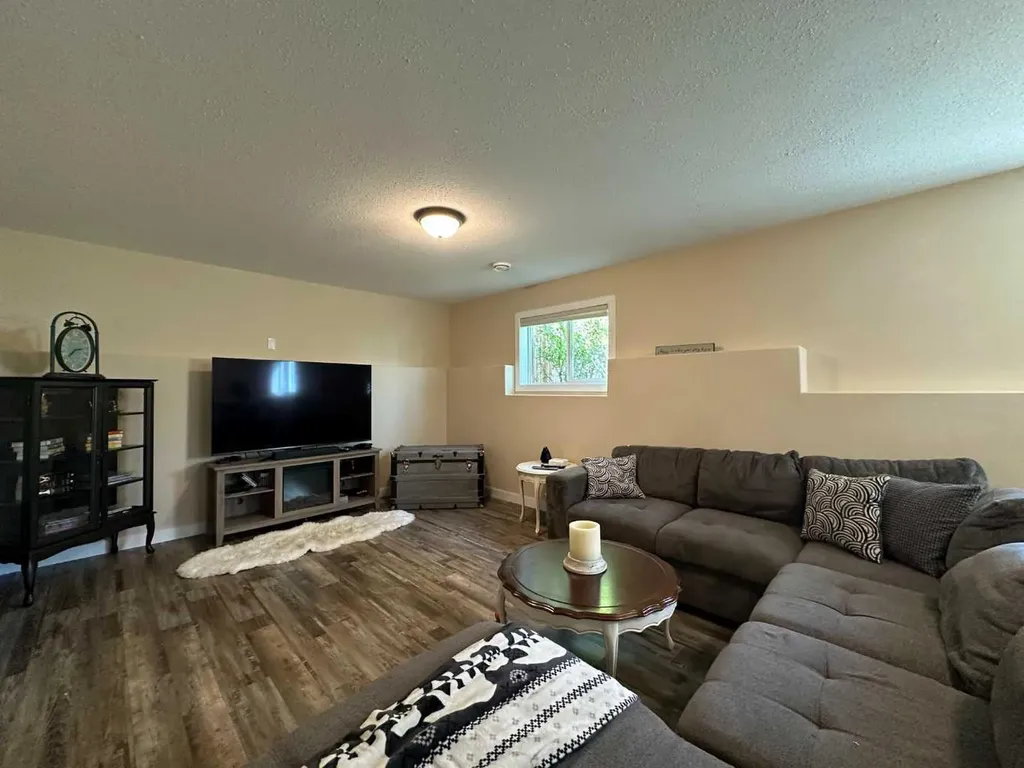 6407 59 Street Ponoka AB T4J 0A2