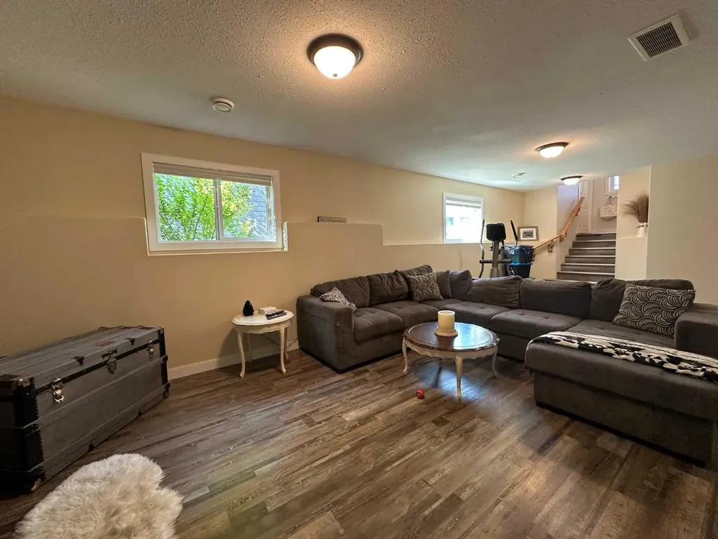 6407 59 Street Ponoka AB T4J 0A2