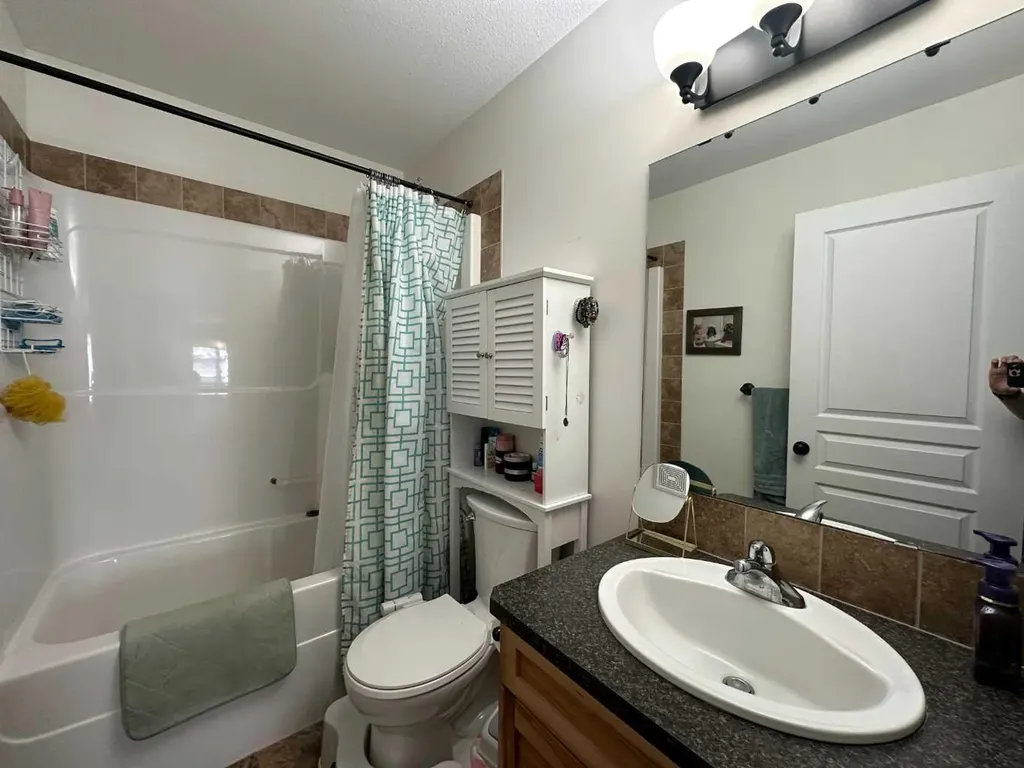 6407 59 Street Ponoka AB T4J 0A2