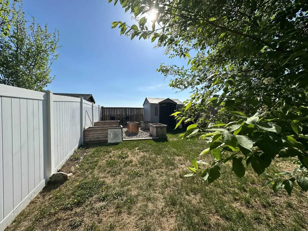6407 59 Street Ponoka AB T4J 0A2