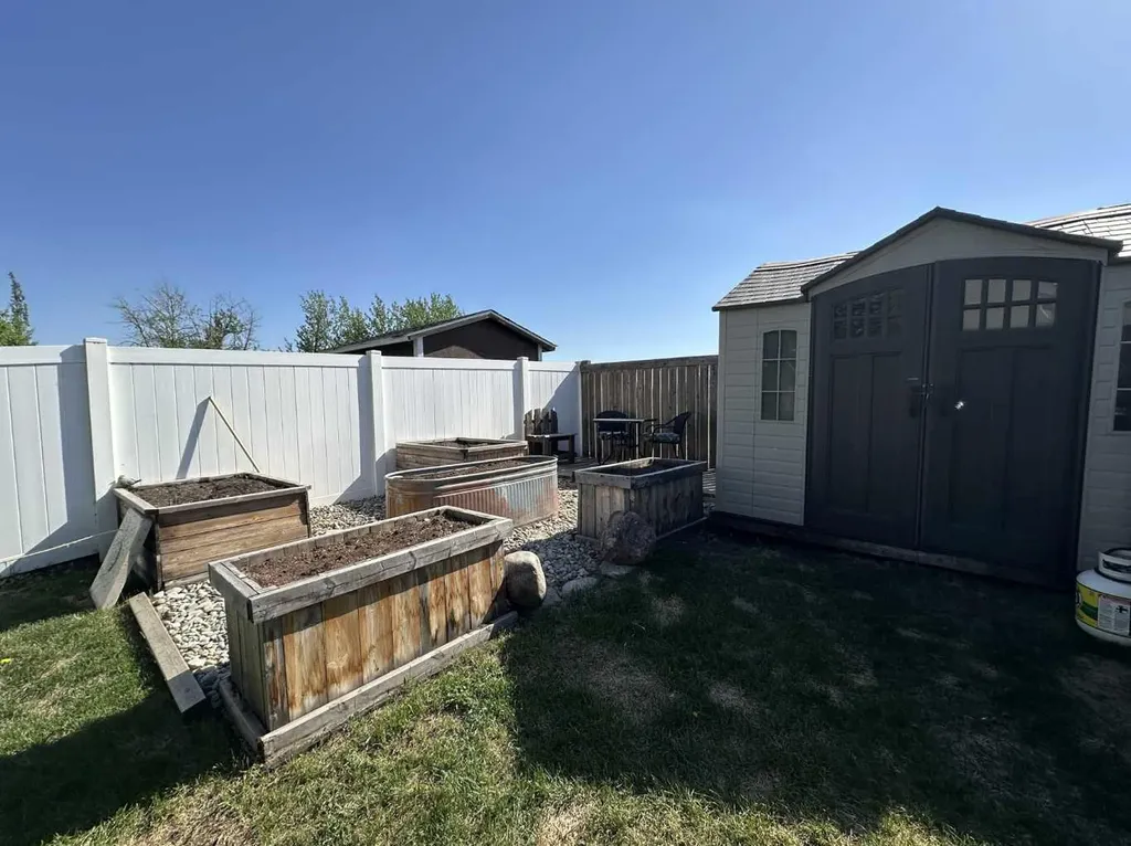 6407 59 Street Ponoka AB T4J 0A2