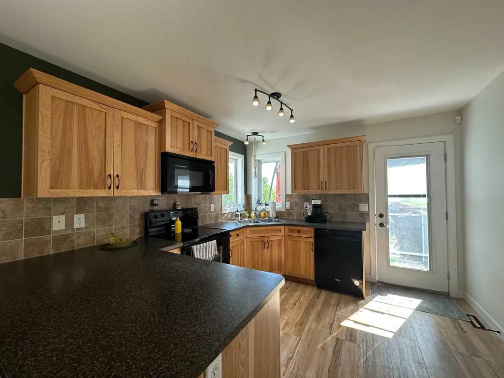 6407 59 Street Ponoka AB T4J 0A2