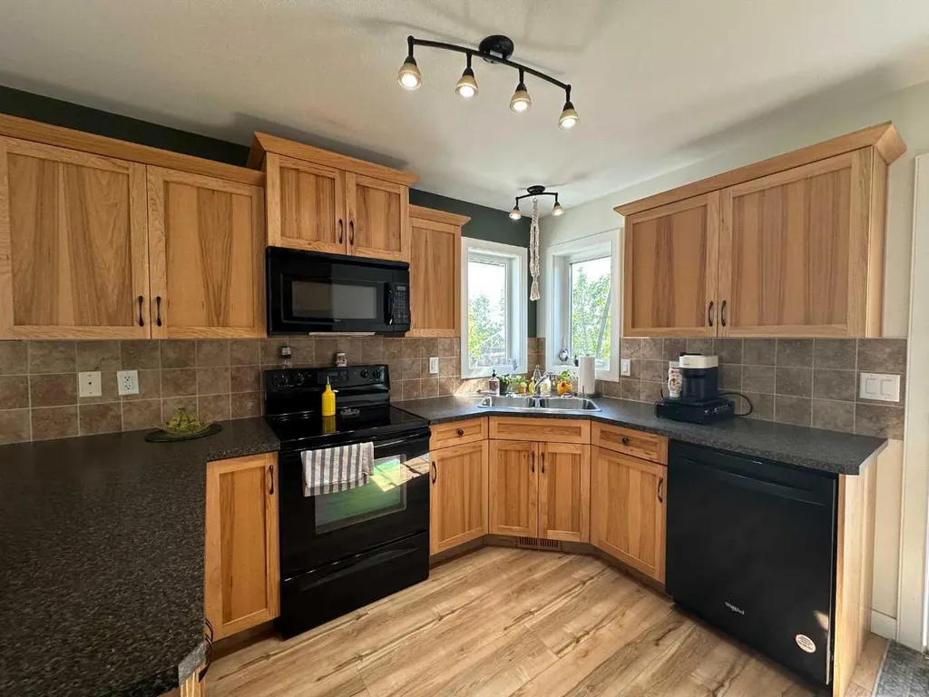 6407 59 Street Ponoka AB T4J 0A2