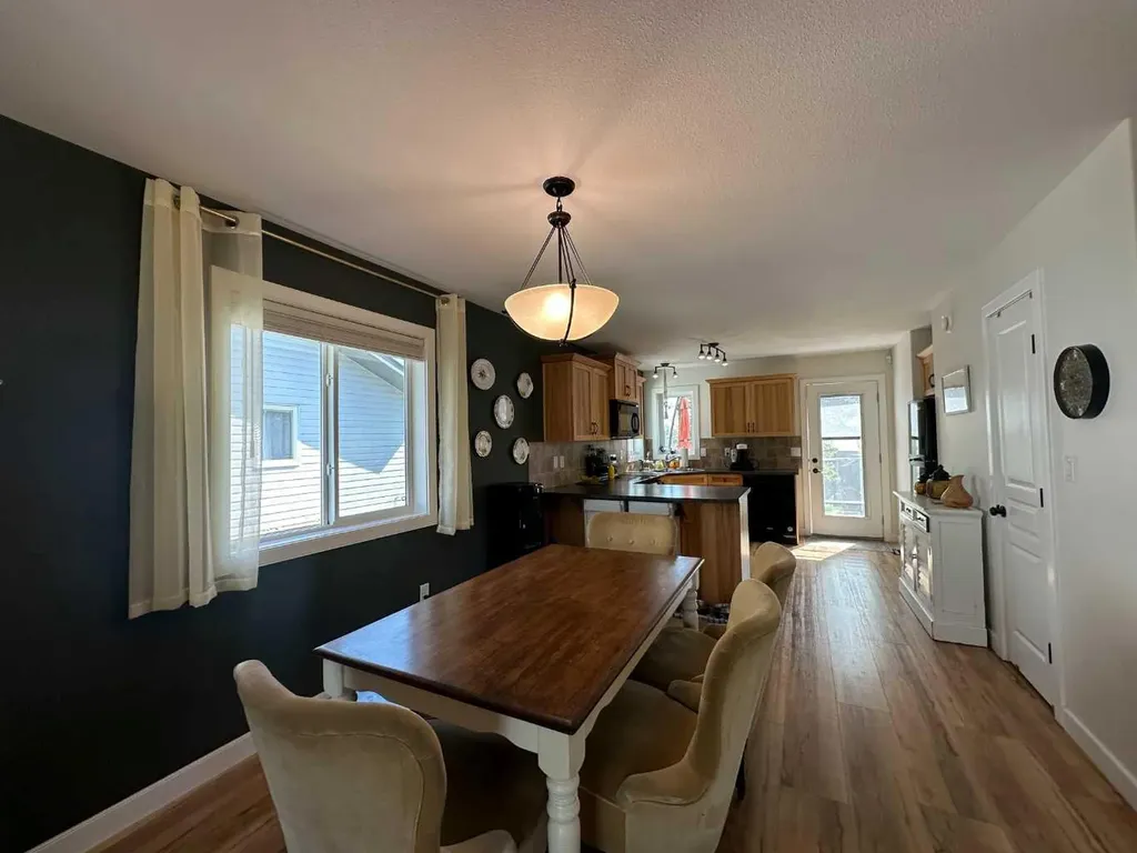 6407 59 Street Ponoka AB T4J 0A2