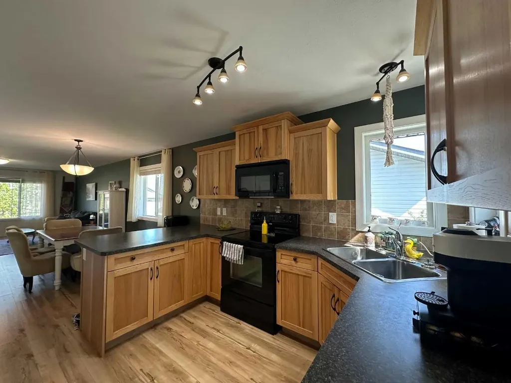 6407 59 Street Ponoka AB T4J 0A2
