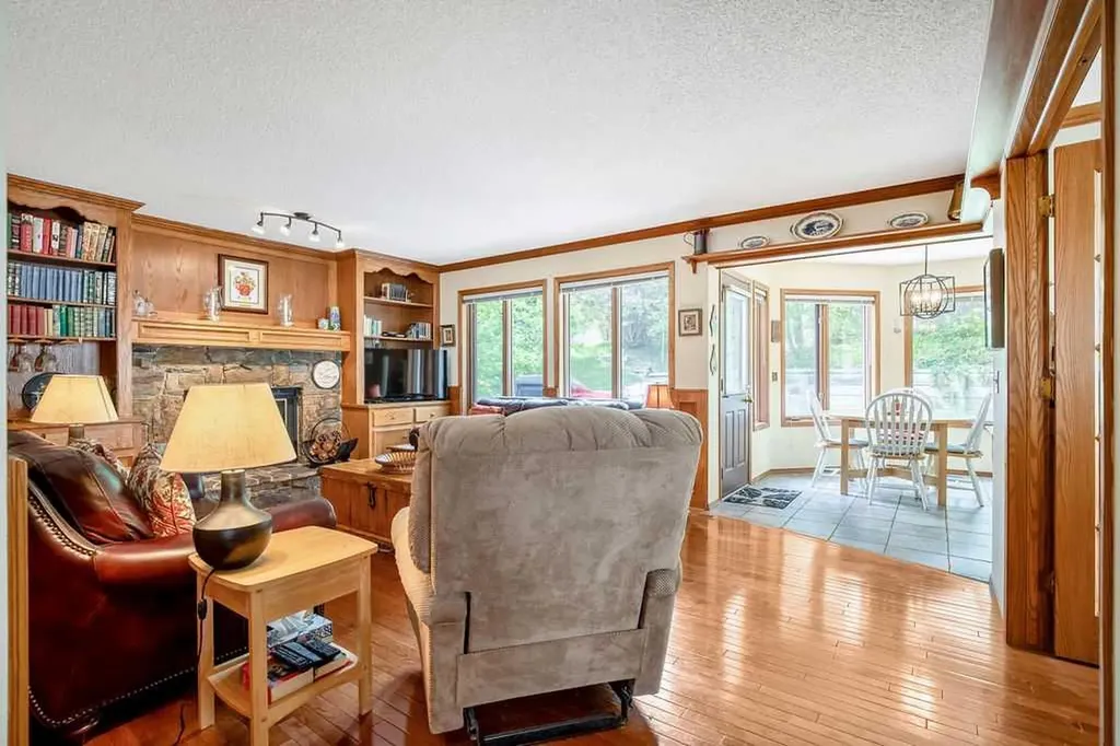 133 Signal Hill Circle SW Calgary AB T3H 2H1