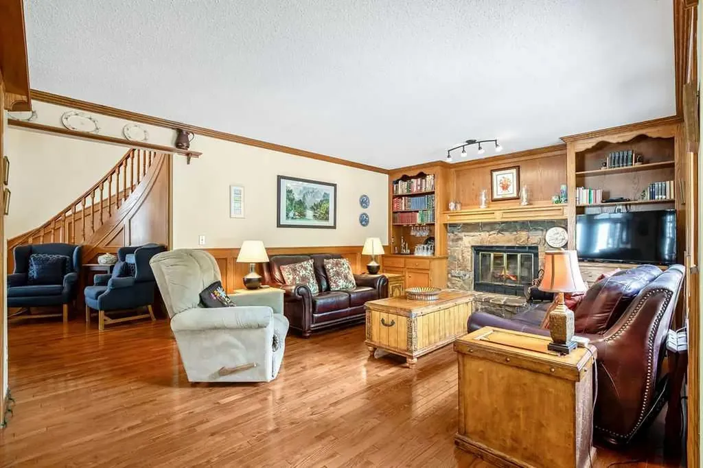 133 Signal Hill Circle SW Calgary AB T3H 2H1