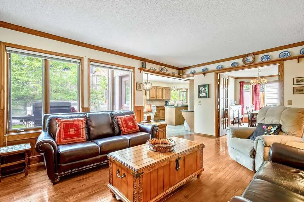 133 Signal Hill Circle SW Calgary AB T3H 2H1