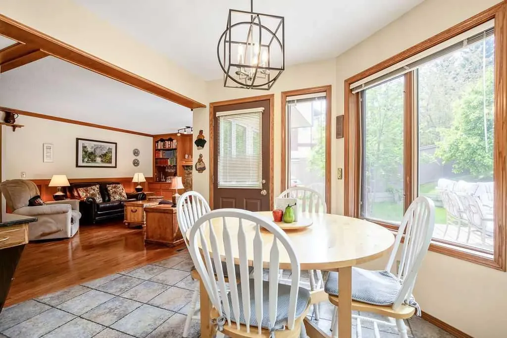 133 Signal Hill Circle SW Calgary AB T3H 2H1