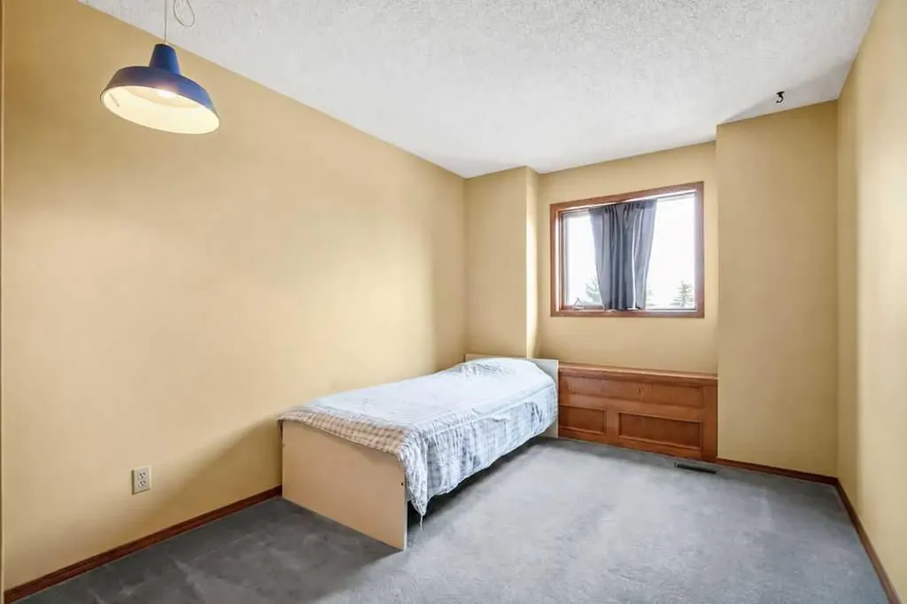 133 Signal Hill Circle SW Calgary AB T3H 2H1