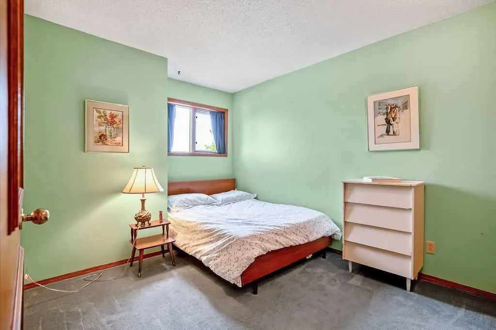 133 Signal Hill Circle SW Calgary AB T3H 2H1