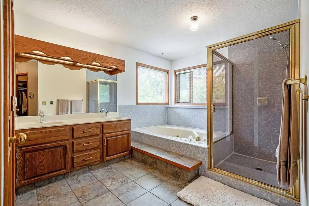 133 Signal Hill Circle SW Calgary AB T3H 2H1