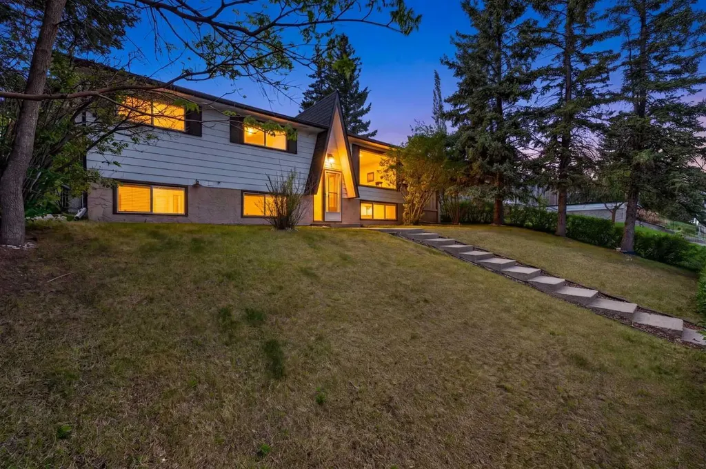 7539 Hunterview Drive NW Calgary AB T2K4P7
