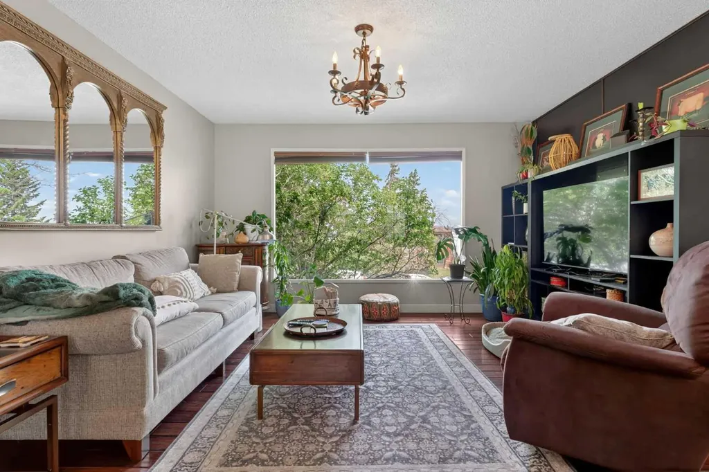 7539 Hunterview Drive NW Calgary AB T2K4P7