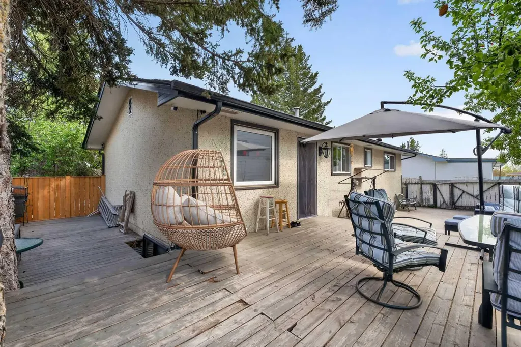 7539 Hunterview Drive NW Calgary AB T2K4P7
