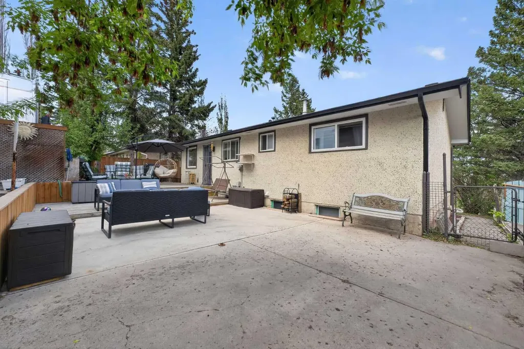 7539 Hunterview Drive NW Calgary AB T2K4P7