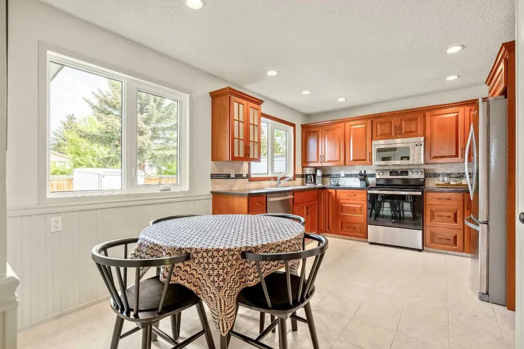 6011 Norfolk Drive NW Calgary AB T2K 5J7